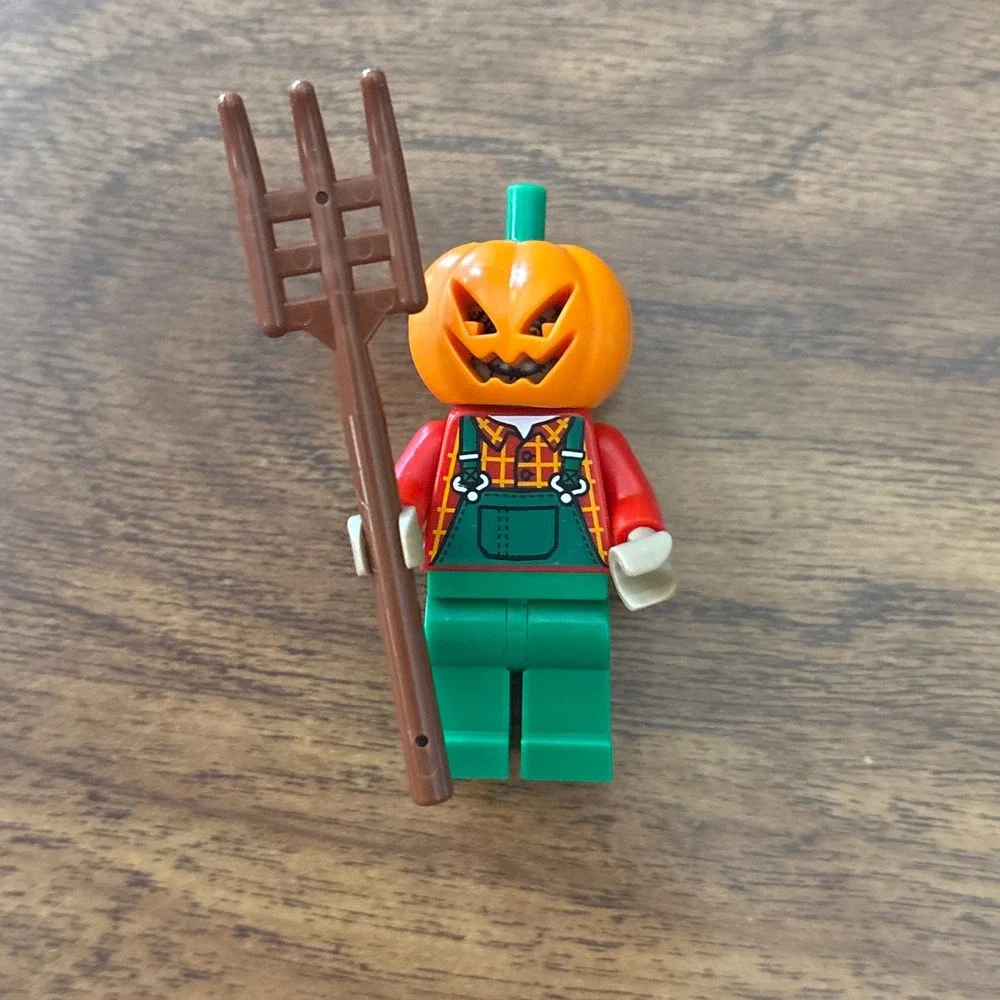 LEGO Halloween Minifigure 3-Pack Vampire Pumpkin Scarecrow Witch LEGOland CA